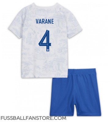 Frankreich Raphael Varane #4 Replik Auswärtstrikot Kinder WM 2022 Kurzarm (+ Kurze Hosen)